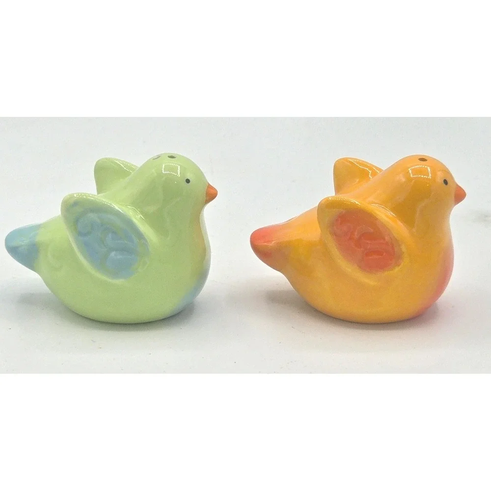 Charming Ceramic Bird Salt &‎ Pepper Shaker Set